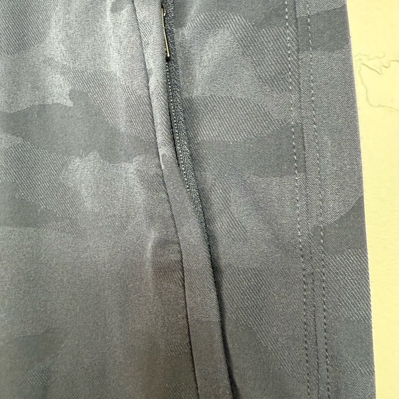 Athleta Brooklyn Pull-On Pants Blue Camo Print Size 10 - Picture 7 of 8